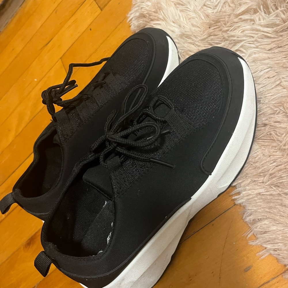 Ardene Black and White Espadrilles Sleek Design